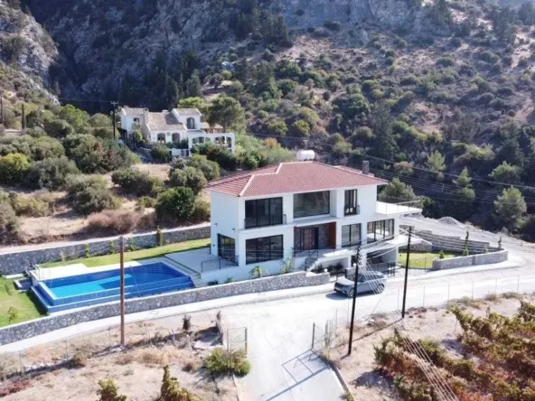 Haus / Villa in Alsancak, Nordzypern